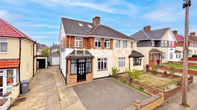 Bovingdon Avenue, Wembley, HA9, photo 1