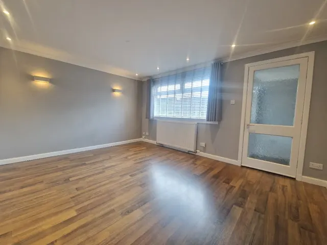 Howth Drive, Glasgow, G13, photo 2