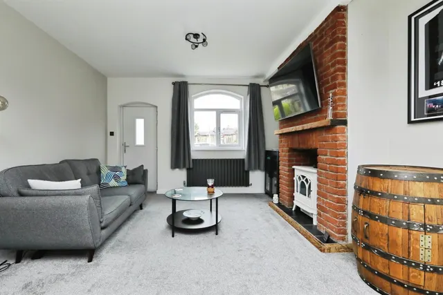 Shireoaks Row, Shireoaks, S81, photo 2