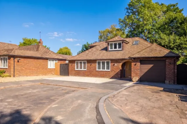 Fellow Green Road, Woking, GU24, photo 1