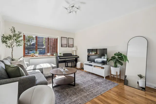 Warwick Road, HP9, photo 2