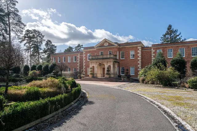 West Drive, Wentworth, GU25, photo 3