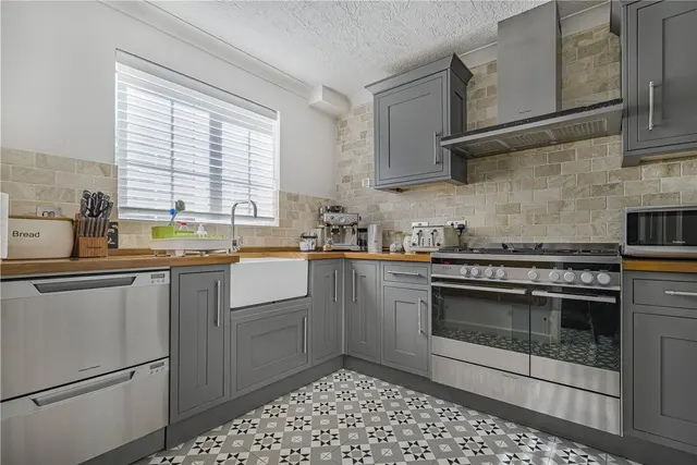 Limes Row, Farnborough Village, BR6, photo 3