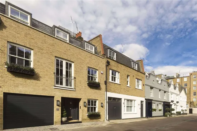 Clabon Mews, London, SW1X 0EQ, photo 1
