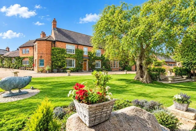 6 bedroom house, Mill Lane, Newport Pagnell