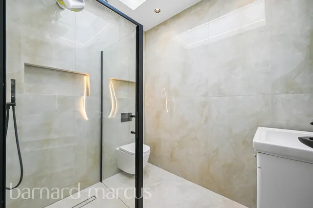 Hazelwood Avenue, Morden, SM4, photo 3
