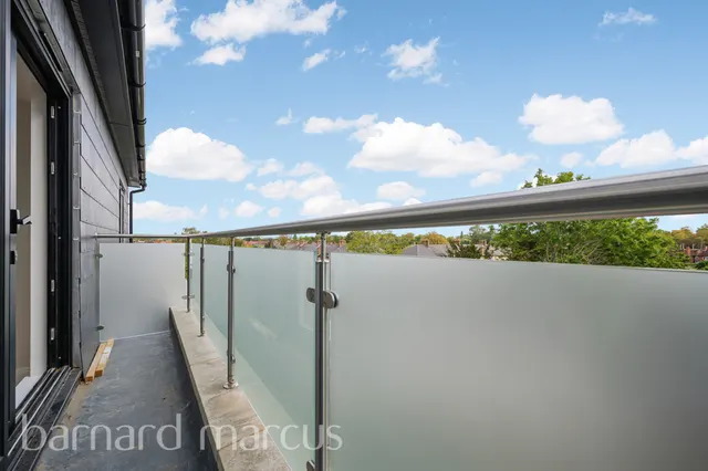 Hazelwood Avenue, Morden, SM4, photo 2