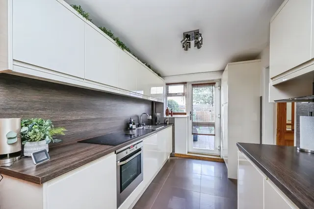 Farnborough Road, Clifton, NG11, photo 3