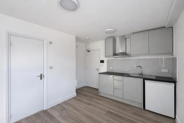 Stag Lane, Edgware, photo 1