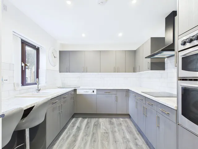 Arnolds Way, Cirencester, GL7, photo 1