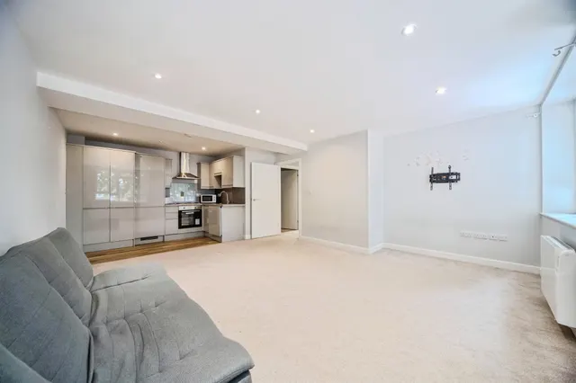 Queensway, Bletchley, MK2, photo 2