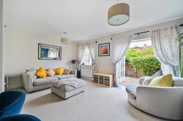 Burnham Square, Upper Froyle, GU34, photo 2