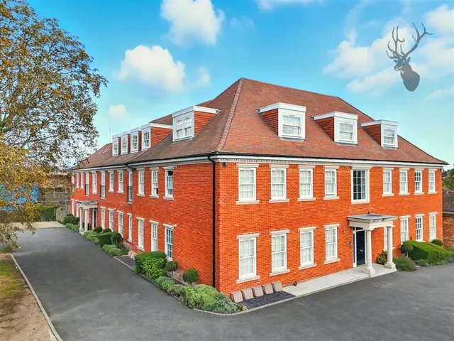 Manor Road, Chigwell, IG7, photo 1