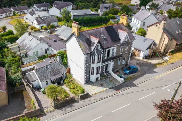 Photo 2 — Llys Myfyr, Llanbedrog, Pwllheli, Gwynedd, LL53 7NU
