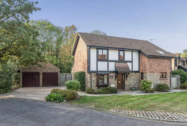 The Fieldings, Horley, RH6, photo 1