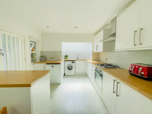 Photo 3 — Cantwell Road, Shooters Hill, London, SE18 3LL