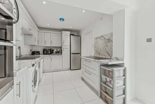 Photo 2 — Blacksmiths Close, South Littleton, WR11