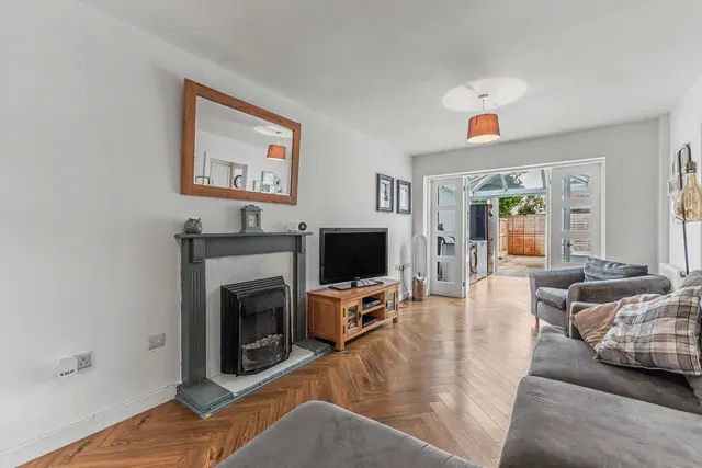 Photo 3 — Blacksmiths Close, South Littleton, WR11