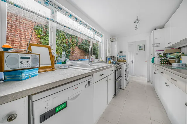 Cambridge Road, Walton On Thames, KT12, photo 3