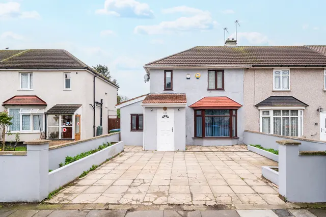 398 Rochester Way, London, photo 1