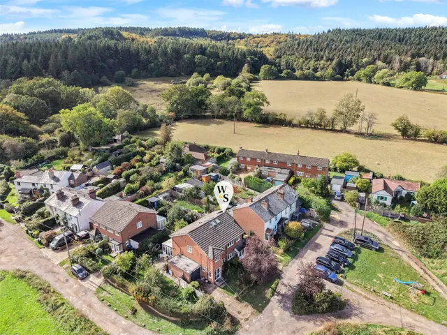 Norfolk Lane, Mid Holmwood, RH5, photo 1