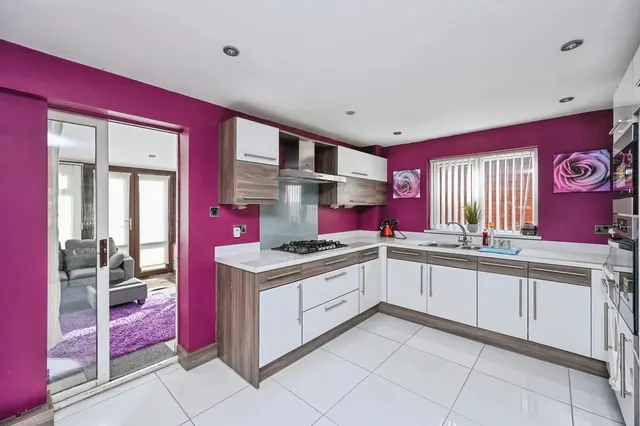 Lydiate Lane, L25, photo 3