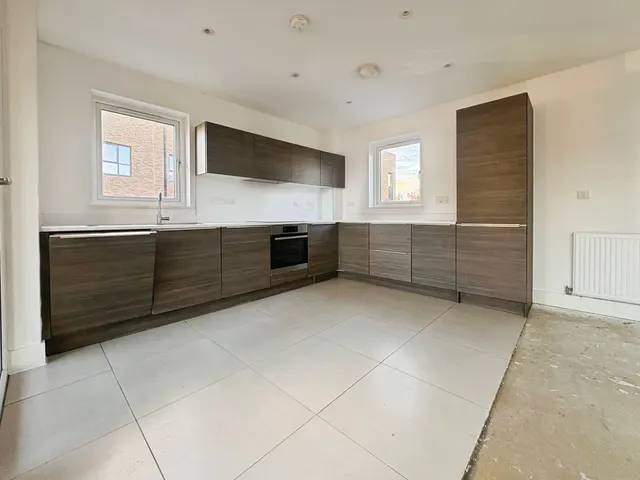 Aylwin Way, Huntingdon, PE28, photo 3
