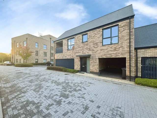 Aylwin Way, Huntingdon, PE28, photo 1