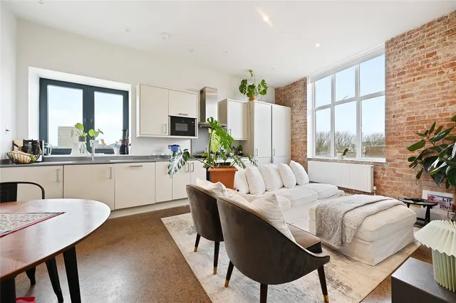 Stanley Gardens, London, W3, photo 1