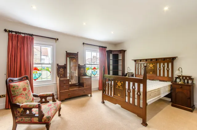 Photo 3 — 8 Bournemouth Road, London