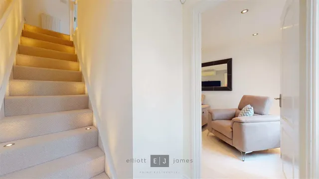 Photo 2 — Karina Close, Chigwell