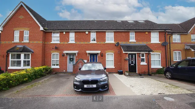 Karina Close, Chigwell, photo 1