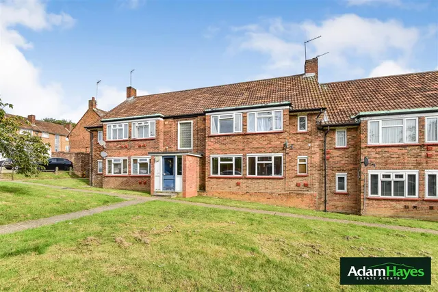 Amberden Avenue, Finchley Central, N3, photo 1
