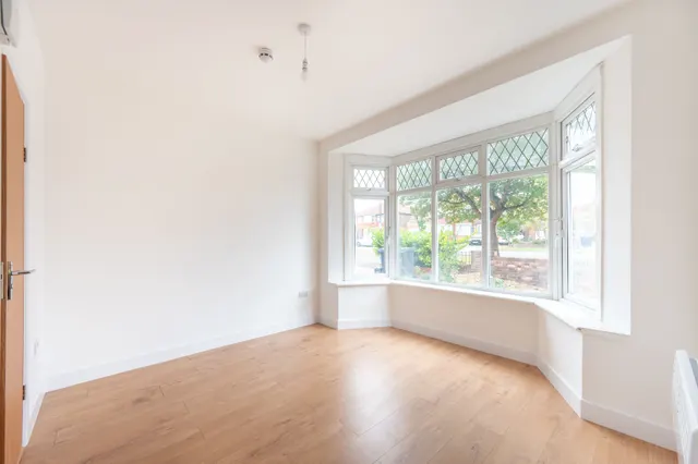 Greenford, UB6, photo 1