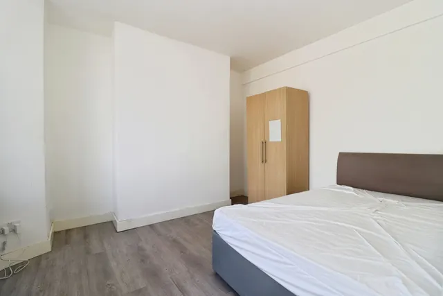 Photo 3 — Wades Road, BRISTOL, Avon, BS34