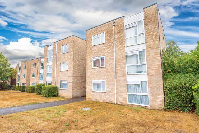 Upper Gordon Road, Camberley, photo 1