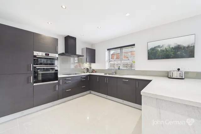 Hazel Close, Burton-on-Trent, photo 2