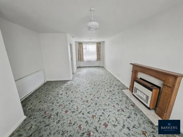 Photo 2 — Thorndene Way, Bradford 4 BD4 0SW