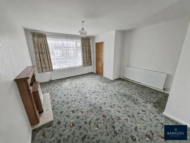 Photo 3 — Thorndene Way, Bradford 4 BD4 0SW