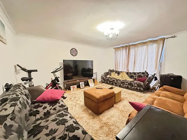 Chesters Avenue, Longbenton, NE12, photo 2