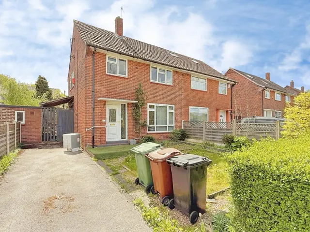 Leeds & Bradford Road, Bramley, photo 1