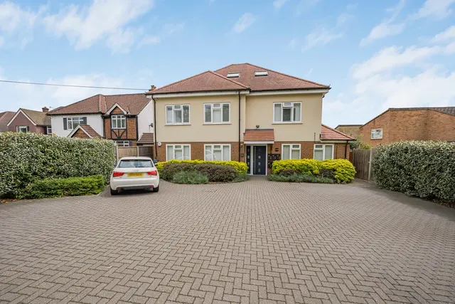 Swakeleys Road, Ickenham, photo 1