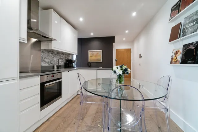 Longmans Mews, Raynes Park, SW20, photo 2