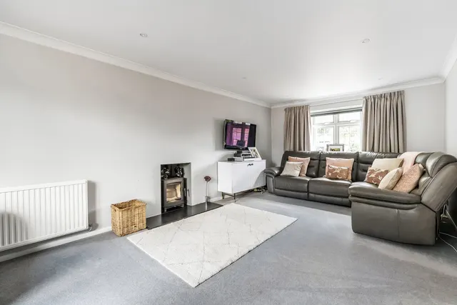 Gales Close, Merrow, GU4, photo 3