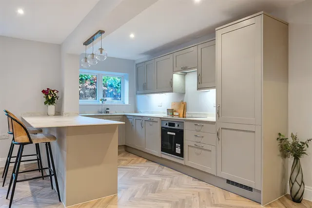 Church Road, Derry Hill, SN11, photo 3