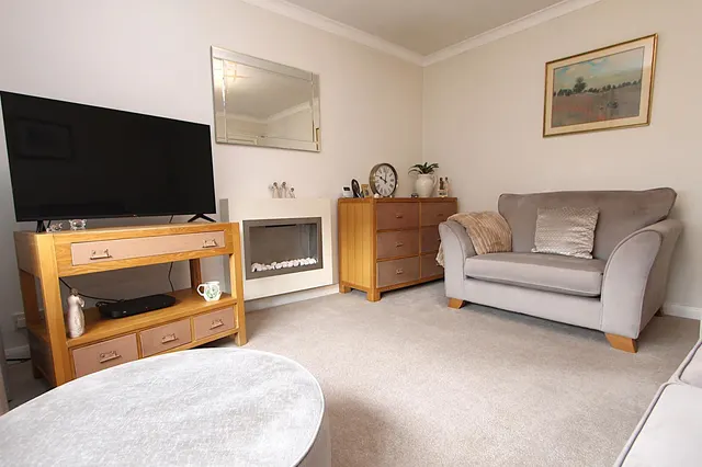 Photo 2 — Brinton Crescent, Kidderminster