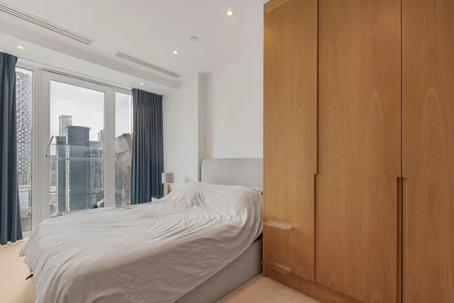 Crossharbour Plaza, London, E14, photo 3