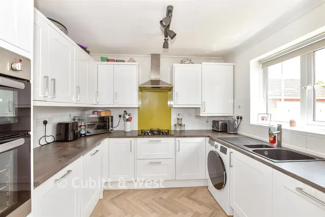 Goldcrest Close, Horndean, PO8, photo 2