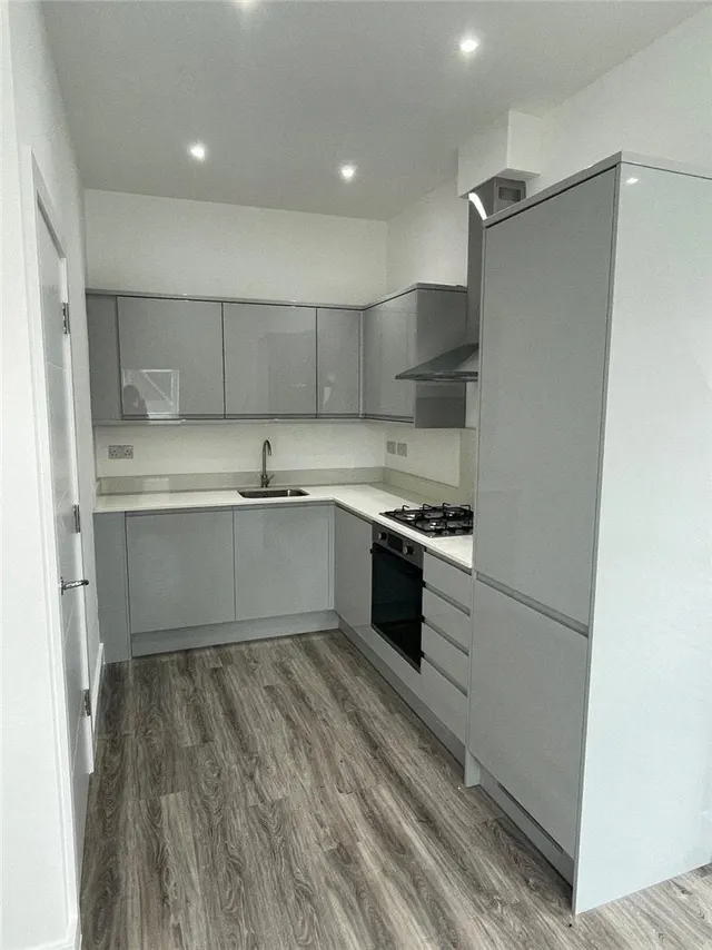 Tudor Gardens, Kingsbury, NW9, photo 2