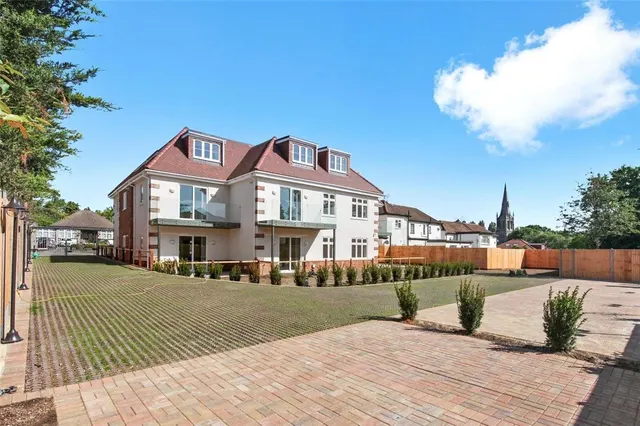 Tudor Gardens, Kingsbury, NW9, photo 1